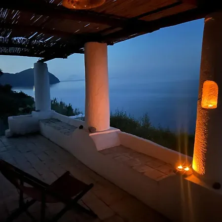 펜션 Traditional Eolian House Luna - Unique Experience San Salvatore (Messina)