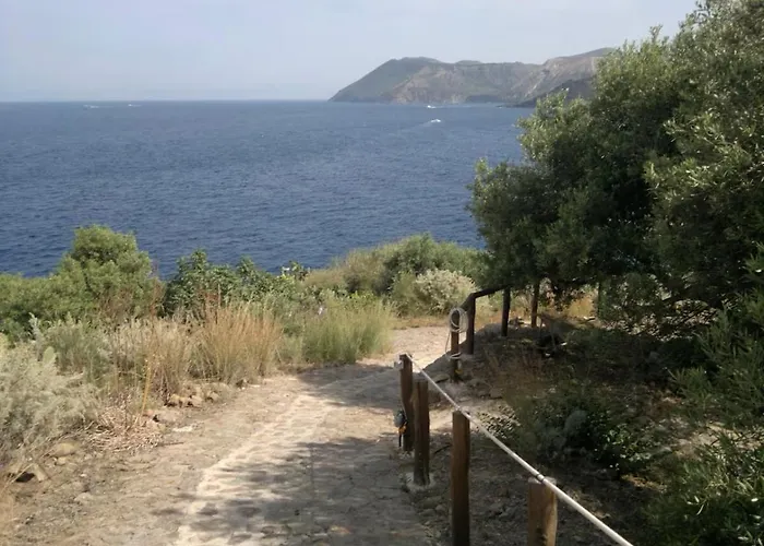 Traditional Eolian House Luna - Unique Experience