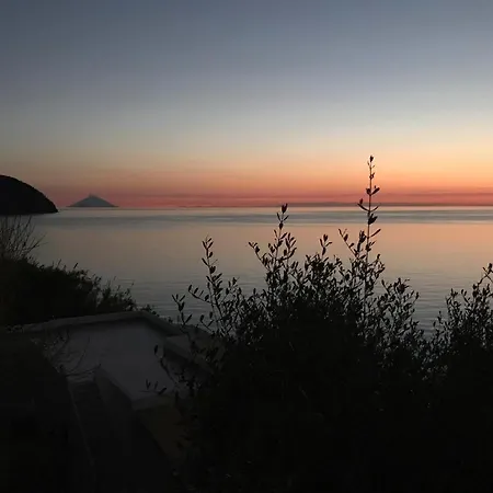 Traditional Eolian House Luna - Unique Experience