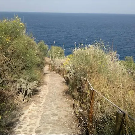 Traditional Eolian House Luna - Unique Experience בית נופש *