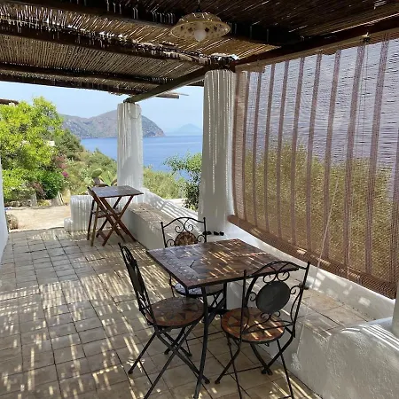 Traditional Eolian House Luna - Unique Experience בית נופש San Salvatore (Messina)