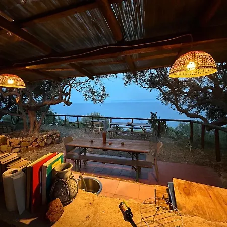 Traditional Eolian House Luna - Unique Experience בית נופש