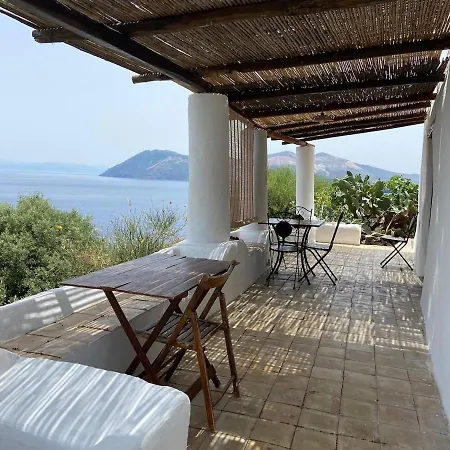 Traditional Eolian House Luna - Unique Experience בית נופש *