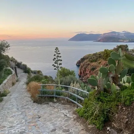 Traditional Eolian House Luna - Unique Experience בית נופש