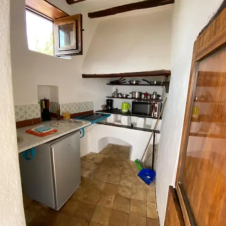 Traditional Eolian House Luna - Unique Experience בית נופש *