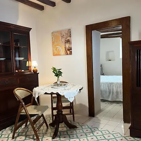 בית נופש Traditional Eolian House Luna - Unique Experience