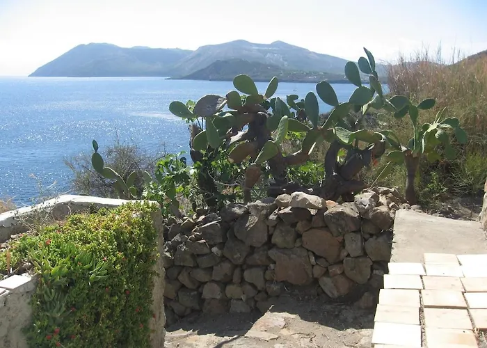 Сasa de vacaciones Traditional Eolian House Luna - Unique Experience *