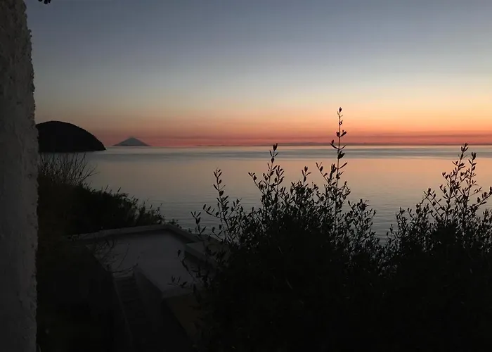 Traditional Eolian House Luna - Unique Experience