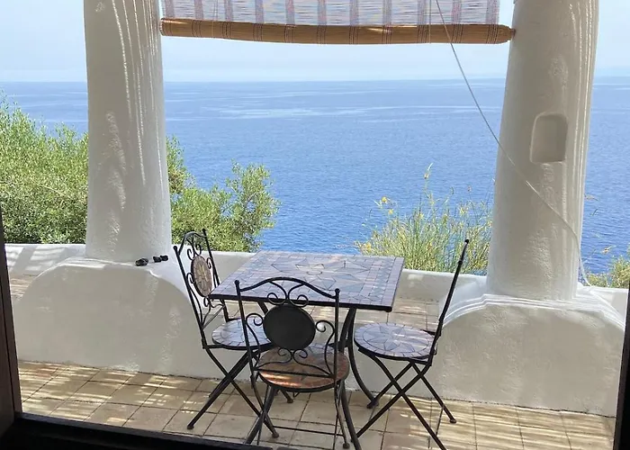 Traditional Eolian House Luna - Unique Experience